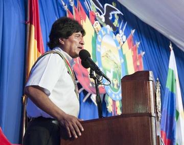 El presidente en la Sesion de Honor de la Asamblea Legislativa, en el Club Social 18 de noviembre, en Trinidad.