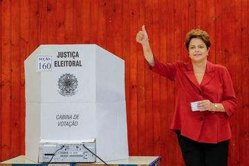 El respaldo a Rousseff cae más y dos partidos dejan alianza política