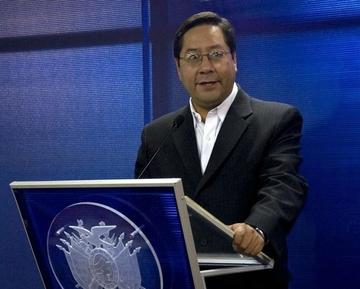 Ministro Arce dice que Bolivia no necesita devaluar su moneda