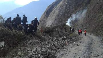 Un grupo de pobladores de la localidad de Tacacoma se enfrentó al contingente de uniformados el lunes.
