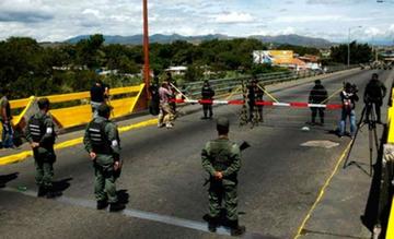 Tropas venezolanas vigilan la frontera.