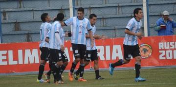 Los jugadores del conjunto chapaco celebran el primer gol del cotejo.