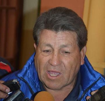 Víctor Barrientos está con un pie fuera de San José