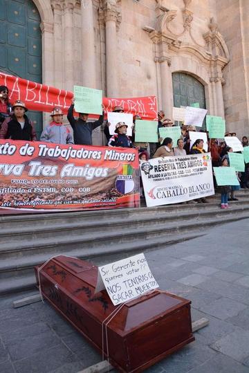 Mineros dicen que saldrán muertos de sus trabajos