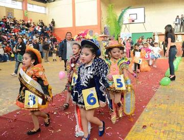Las niñas en la pasarela.