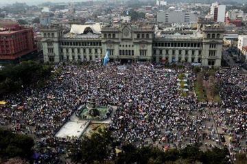 Protesta en Guatemala exige la renuncia del presidente Otto Pérez 