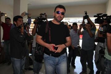El técnico cochabambino en su llegada al aeropuerto de Viri Viru.