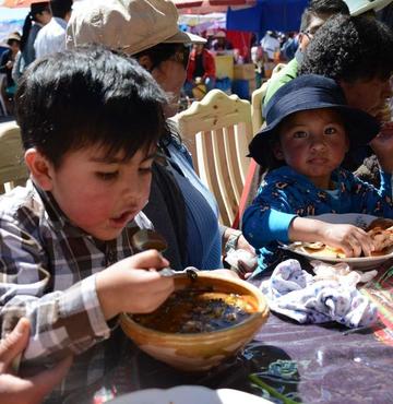 Los niños también saborearon la variedad de la cocina potosina.