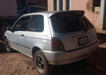 El auto decomisado en el operativo policial.