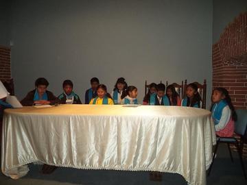 Niños y adolescentes dicen que no hay un lugar seguro