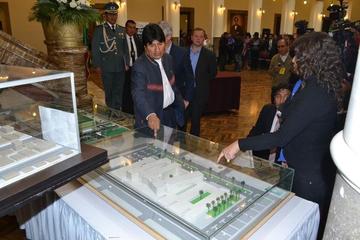 Se lanza un plan para construir  46 hospitales con $us 1.624 MM