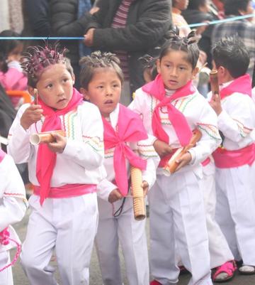 Los niños bailarán por el centro de la ciudad.