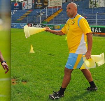 El entrenador uruguayo tendrá su primera experiencia el fútbol boliviano.