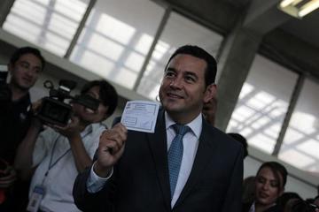Un comediante toma ventaja en las presidenciales de Guatemala 