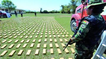 Detienen a exmilitar boliviano  con más de 400 kilos de droga