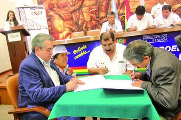 Firman contratos de estudios a diseño final para dos hidroeléctricas 