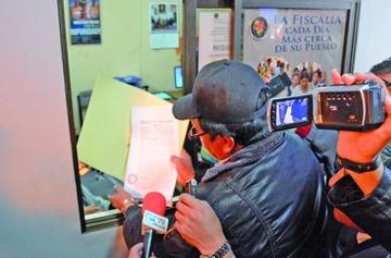 Jhonny Llally presentó la denuncia en el Ministerio Público.