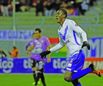 Augusto Andaveris celebra el segundo gol.