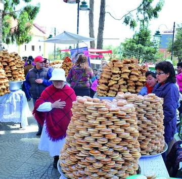 Los chambergos y sopaipillas fueron la oferta del día.