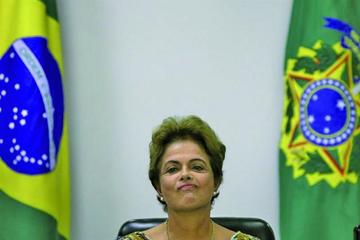 La presidenta de Brasil participa en una reunión con lideres del Movimiento de Trabajadores Sin Techo.