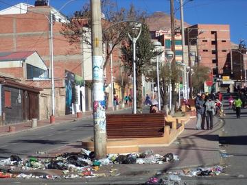 Así permanece la basura en las calles.