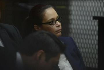 Expresidenta sigue interna en una clínica en Guatemala