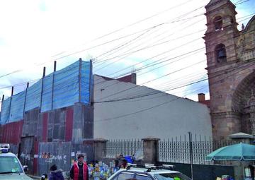 El edificio está cerca del templo de San Lorenzo.