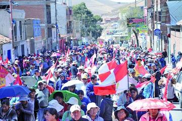 La población marchó desde cuatro puntos de la ciudad.