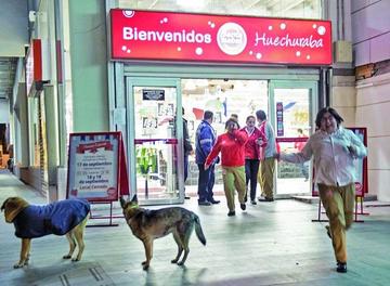 Varios funcionarios desalojaron edificios en diferentes regiones del vecino país.