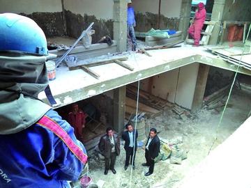 Trabajos en obras paralizadas continúan pese a prohibición