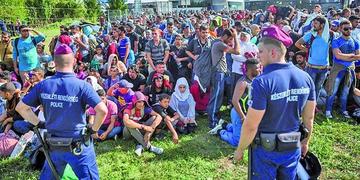 Una Croacia desbordada dirige a los refugiados a la frontera de Hungría