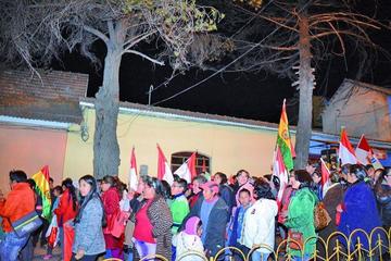 La gente salió a las calles a festejar el triunfo del