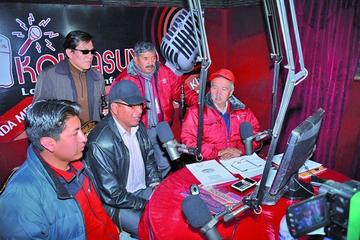 Radio Kollasuyo presentó los resultados a boca de urna con presencia de los dirigentes cívicos.