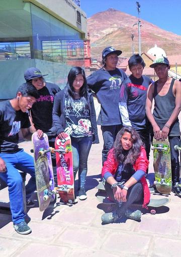 El grupo que demostró patinaje.