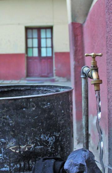 Piden más horas de suministro de agua