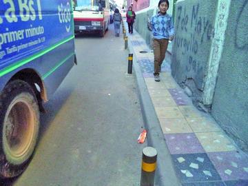 Recuperan aceras para los peatones de la calle Oruro