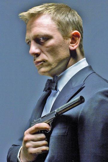 Daniel Craig es el Bond que más  copas bebe