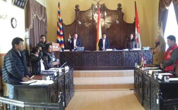 Los concejales potosinos entonaron el Himno Nacional tras el fallo de la CIJ. Foto: El Potosí