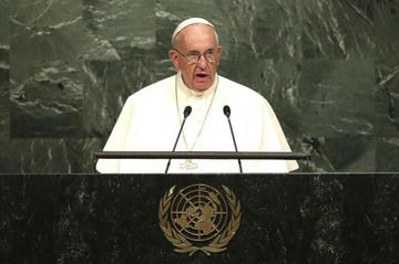 El papa Francisco pide la "total prohibición" de las armas nucleares 