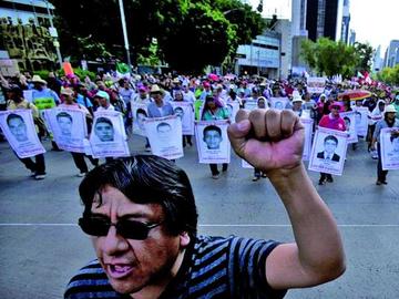 México marcha a un año de desaparición de estudiantes