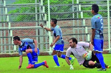 Petrolero golea y hunde más al cuadro santo
