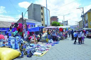 Vecinos cuestionan que se ocupen las vías sin permiso