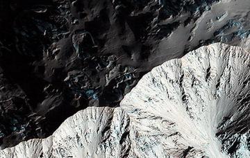 Una de las 16 imágenes que revelaron la existencia de agua en Marte.