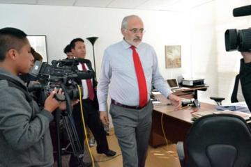Carlos Mesa viaja a Santiago para ser entrevistado en Televisión Nacional de Chile 