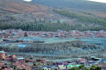 Las colas de minería están expuestas al aire en la zona Cantumarca.