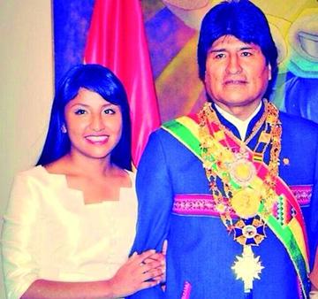 Evaliz junto a su padre, el primer mandatario de Bolivia, Evo Morales Ayma.