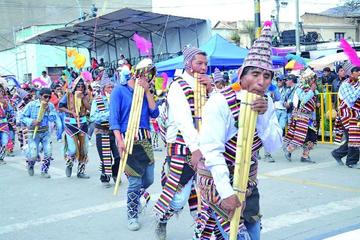 La música de los ancestros se luce durante la entrada