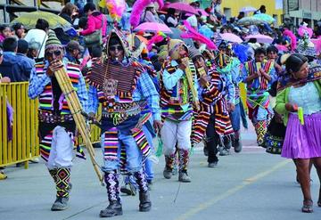 Del norte potosino se escucharon las zampoñas en la danza del Tinku.