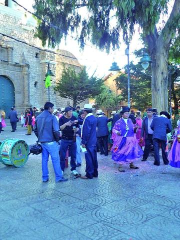 Los bailarines de plaza San Bernardo.