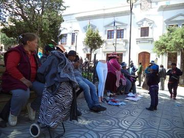 Maniquíes fueron usados para su puestos en la plaza.